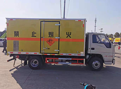 长垣爆破器材运输车技术升级与安全合规新趋势